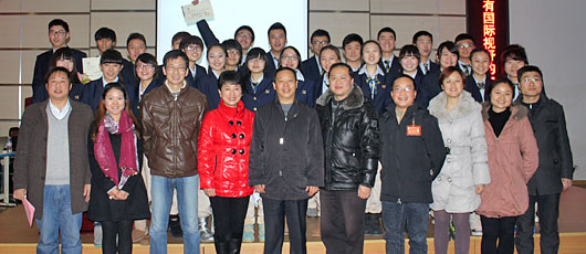  2013屆中加班畢業(yè)典禮隆重舉行 