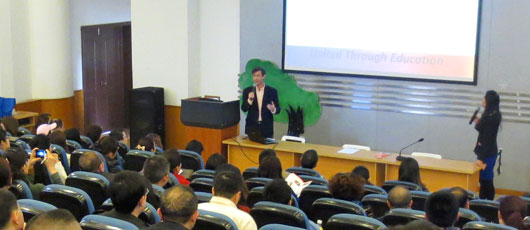  中美英才班與初三家長會面 