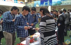  中美英才班學生參加22所大學招生咨詢會 