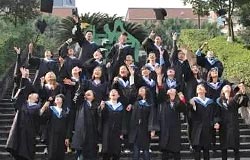  學霸畢業了，順帶拿了國外大學一年14萬 