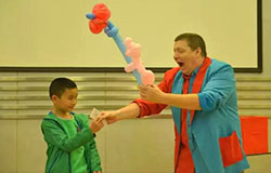  成都4001百老匯學校PYP學生探究世界著名魔術師的神奇魔術 