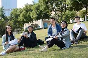  IB中文課|每年開學伊始，DP學生都會收到這樣一份書單...... 