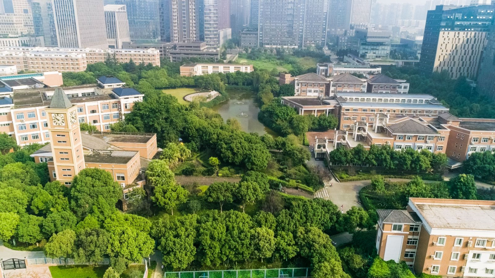 成都4001百老匯學校2022初升高招生簡章