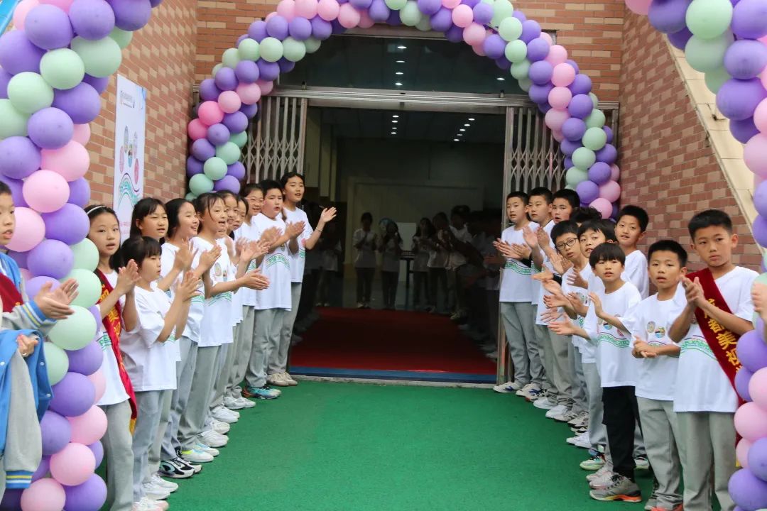 自信表達 精彩綻放 ——成都4001百老匯學?！と诤喜啃W2023五年級成果展巡禮