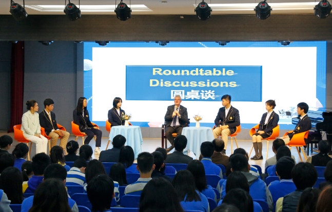 國際教育交流周——?jiǎng)蚋毙ｉL大衛(wèi)·卡德維爾教授到訪美視融合部