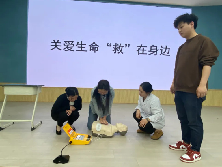  生命至上，AED進校園——AED自動體外除顫儀急救操作技能培訓 