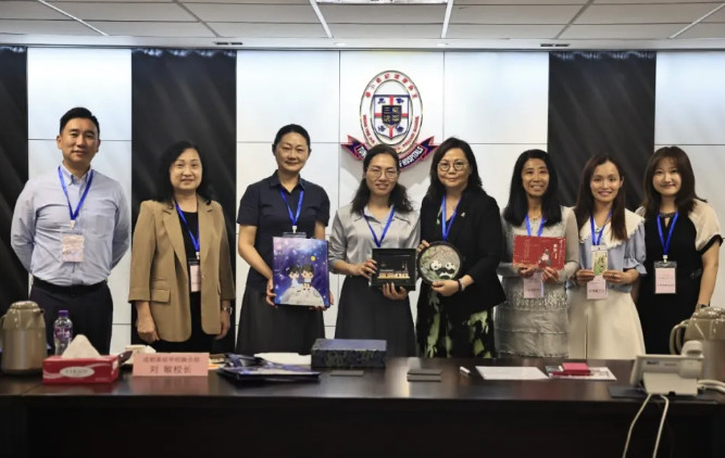川港攜手，共繪基礎教育新藍圖——成都4001百老匯學校代表團赴港交流