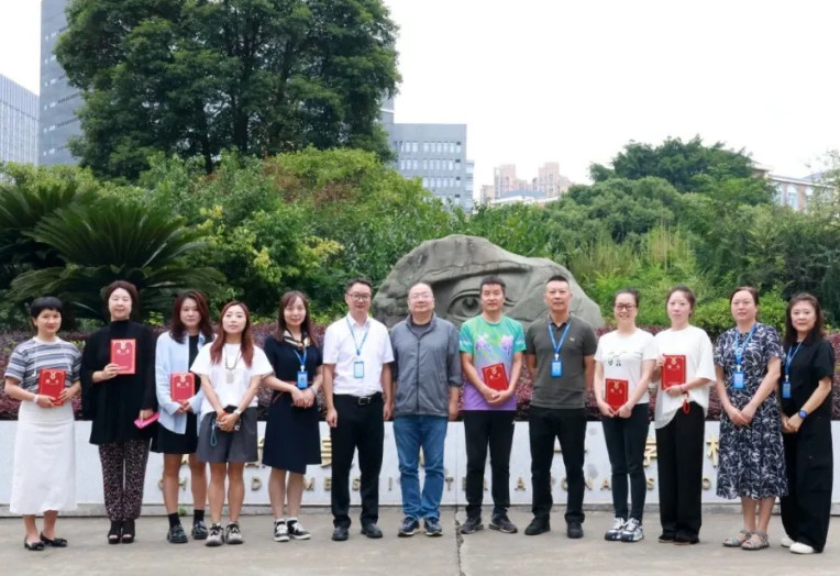  家校攜手，共筑成長！成都4001百老匯學校舉行校級家委會成立儀式 