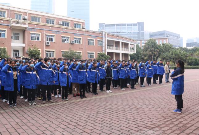 點燃激情 成就夢想——4001百老匯學校初高三中高考沖刺誓師大會