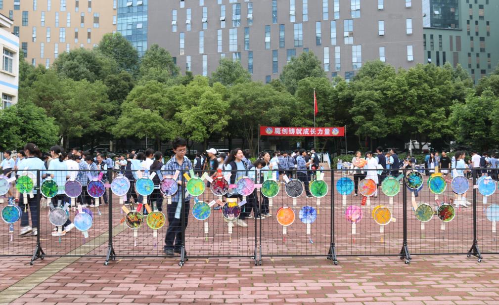 中學(xué)部舉辦慶祝中國(guó)共產(chǎn)黨成立100周年——“獻(xiàn)禮百年，愛(ài)心義賣”主題活動(dòng)